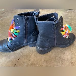 Dr. Martens Style Black Women’s combat boots with zippers, 🌈 shoelaces for fun